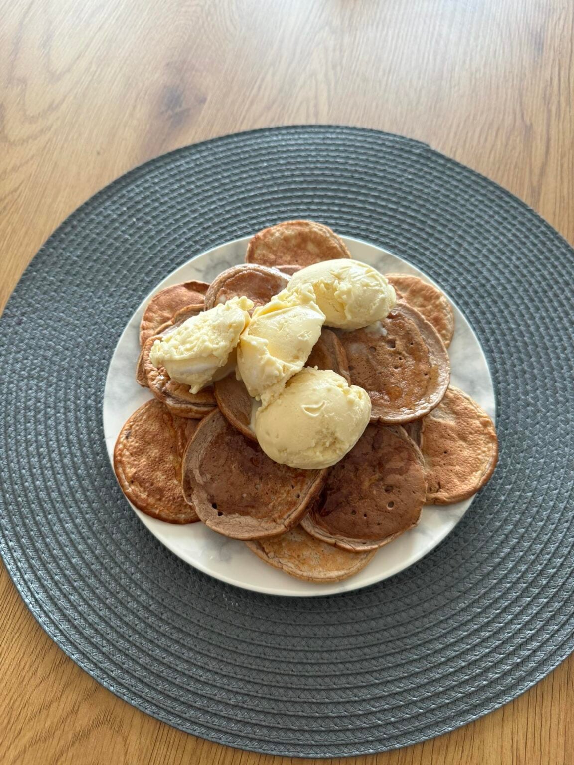 Banaani okolaadi Kaerapannkoogid Karamellikastme Ja J tisega 550 Cal Banaani Okolaadi Kaerapannkoogid Karamellikastme Ja J Tisega 550 Cal